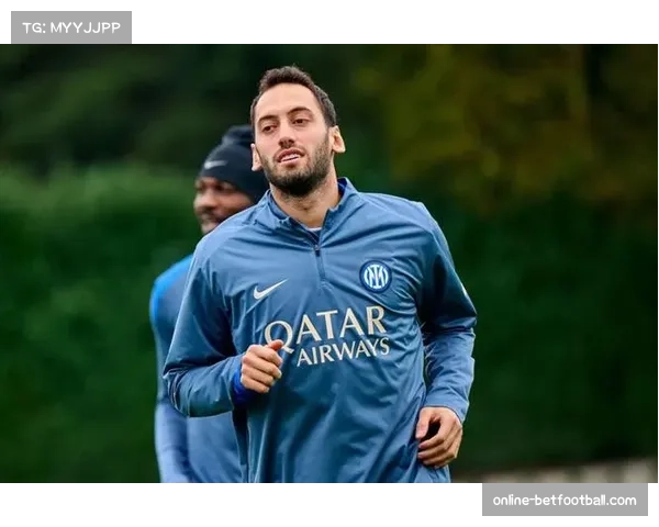 恰尔汗奥卢点射失手 错失为国际米兰扳平比分良机